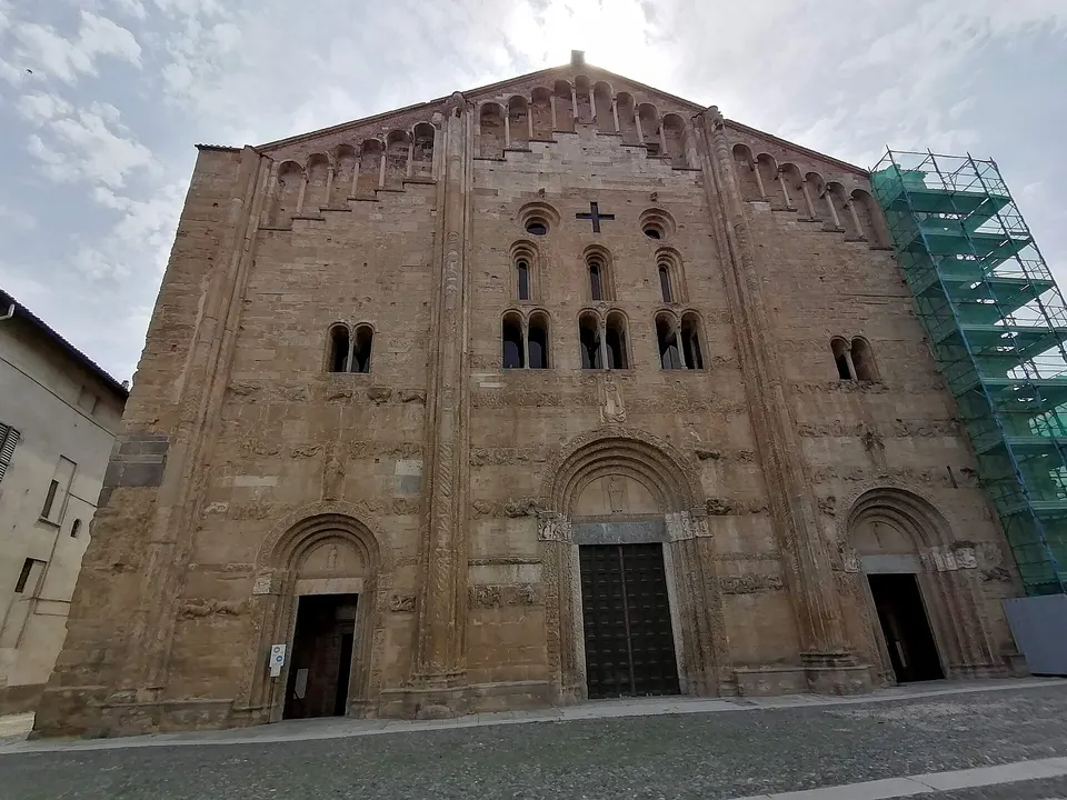 Pavia, svelato in Questura l'altorilievo di San Michele Arcangelo