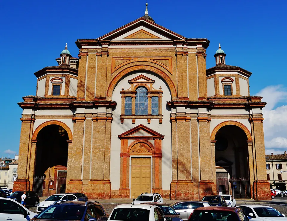 Voghera, i Carabinieri incontrano i cittadini in Duomo per spiegare come riconoscere le truffe