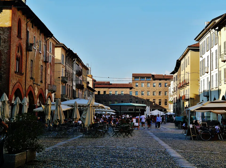 Pavia, chiusi 222 bar dal 2019: Confesercenti lancia l'allarme desertificazione