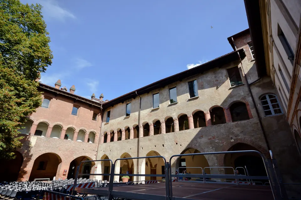 Palazzo Broletto cortile