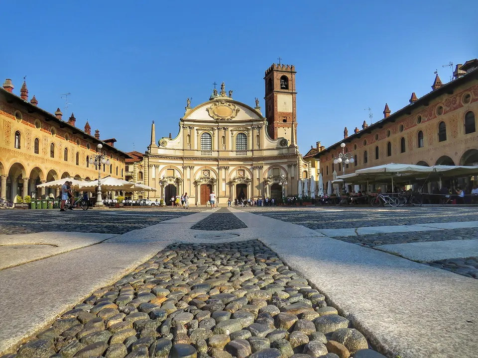 Vigevano e Lomellina, controlli dei Carabinieri nella movida: due denunce