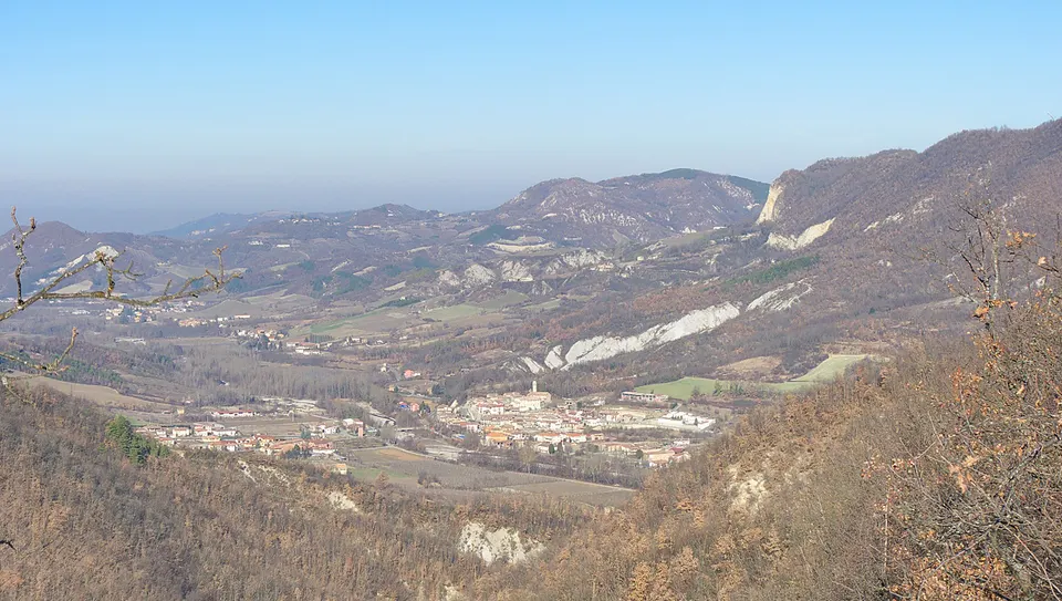 Bagnaria, forza un posto di blocco: inseguito e bloccato in un vicolo cieco