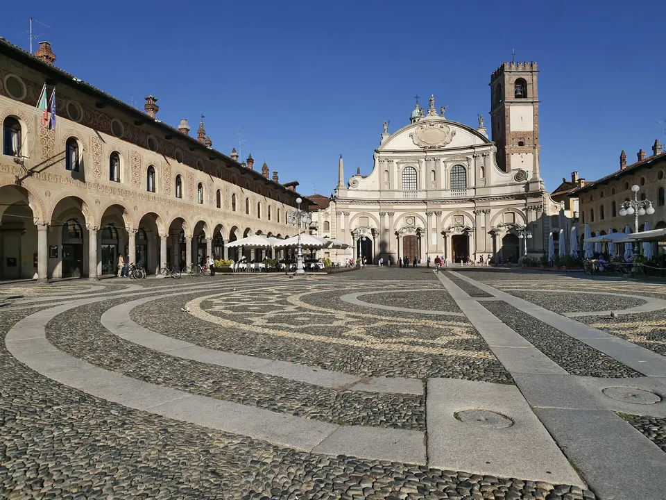 Vigevano, il 18 ottobre visite gratuite per l'osteoporosi in Piazza Ducale