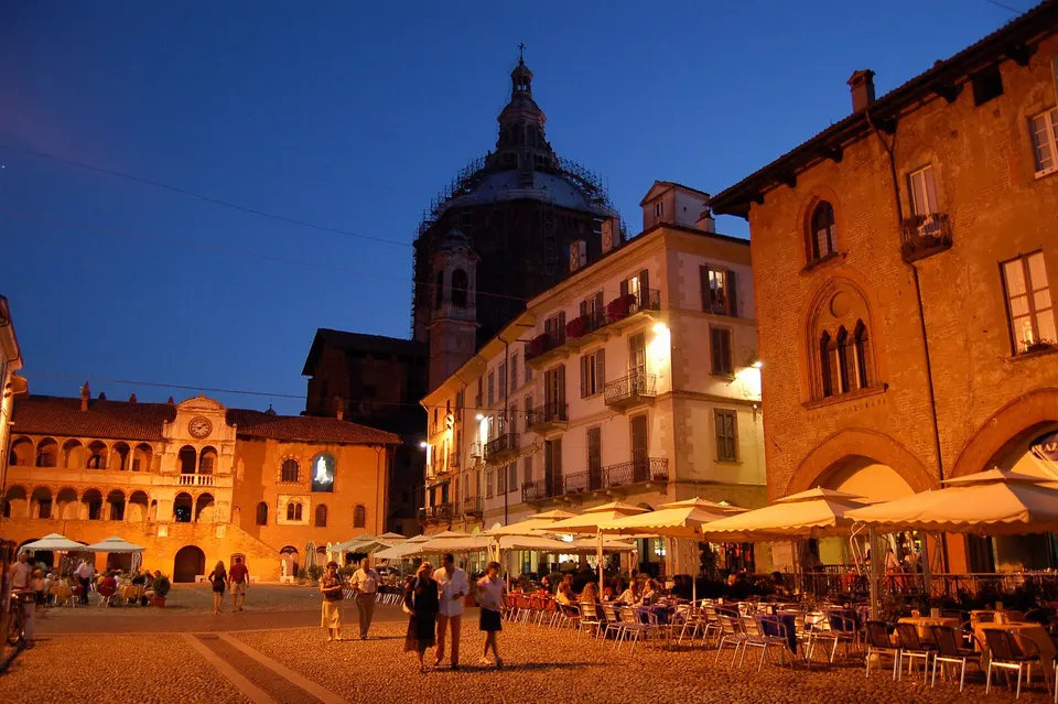 Pavia - Piazza Vittoria