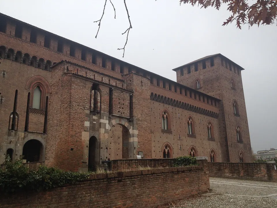 Castello Visconteo (Pavia) - facciata sud