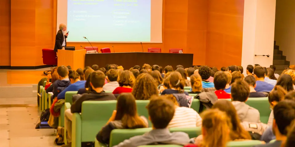 Pavia, aperte le iscrizioni a due corsi a libera scelta di medicina del Collegio Nuovo